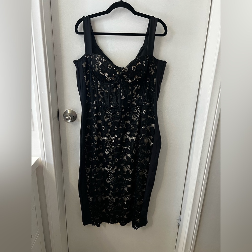 Fashion Nova| Lace Bodycon Midi Dress